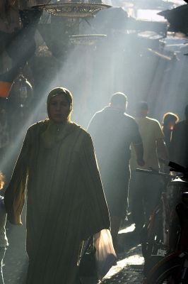 marokko marrakech  souk  licht   schatten  